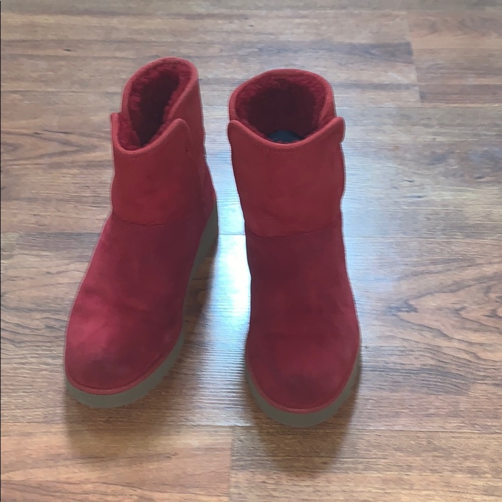 Red uggs size 5.